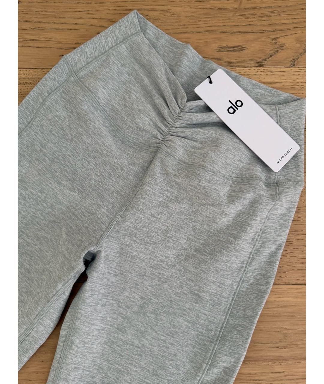 ALO YOGA Серые полиэстеровые спортивные брюки и шорты, фото 3