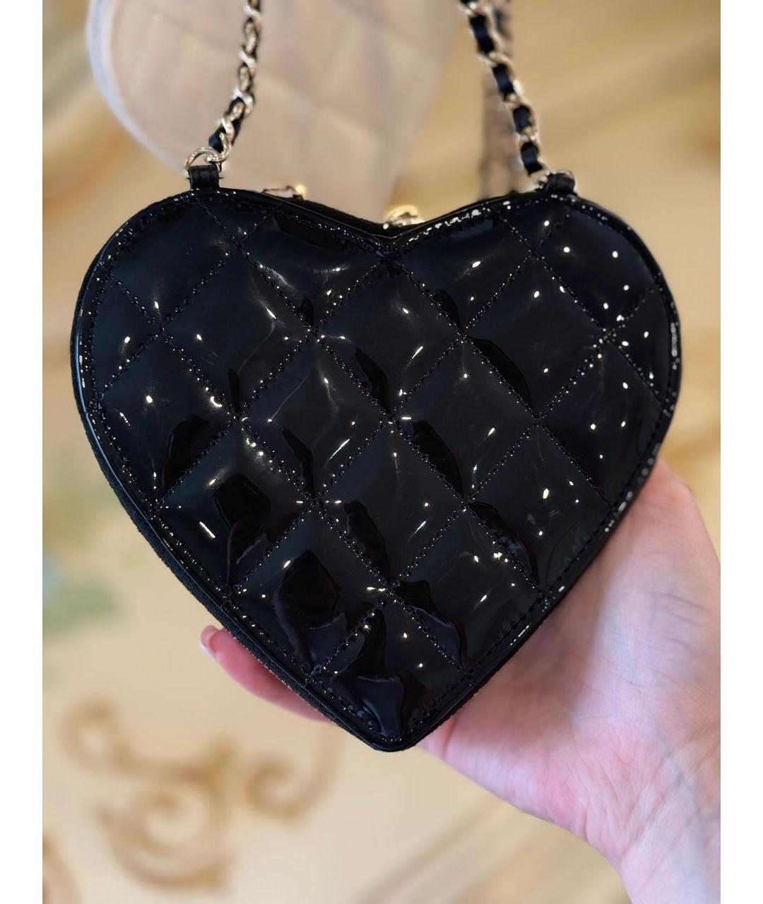 CHANEL Черная сумка через плечо из лакированной кожи, фото 4
