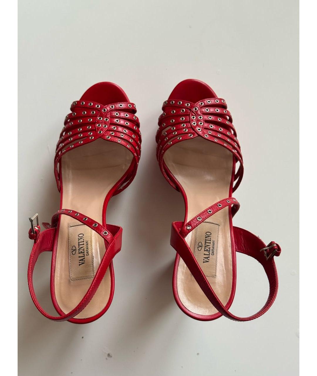 VALENTINO Красные кожаные босоножки, фото 2