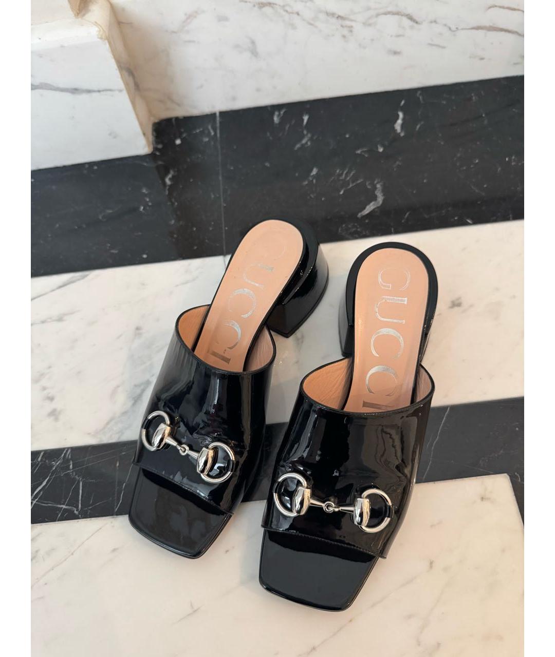 GUCCI Черные мюли из лакированной кожи, фото 3