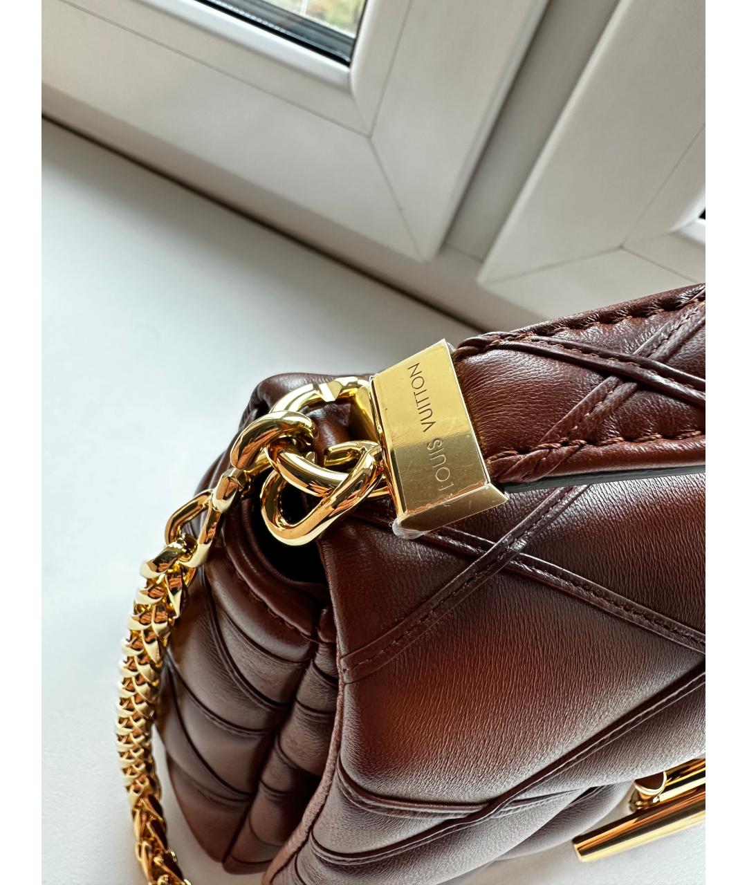 LOUIS VUITTON Коричневая кожаная сумка с короткими ручками, фото 5