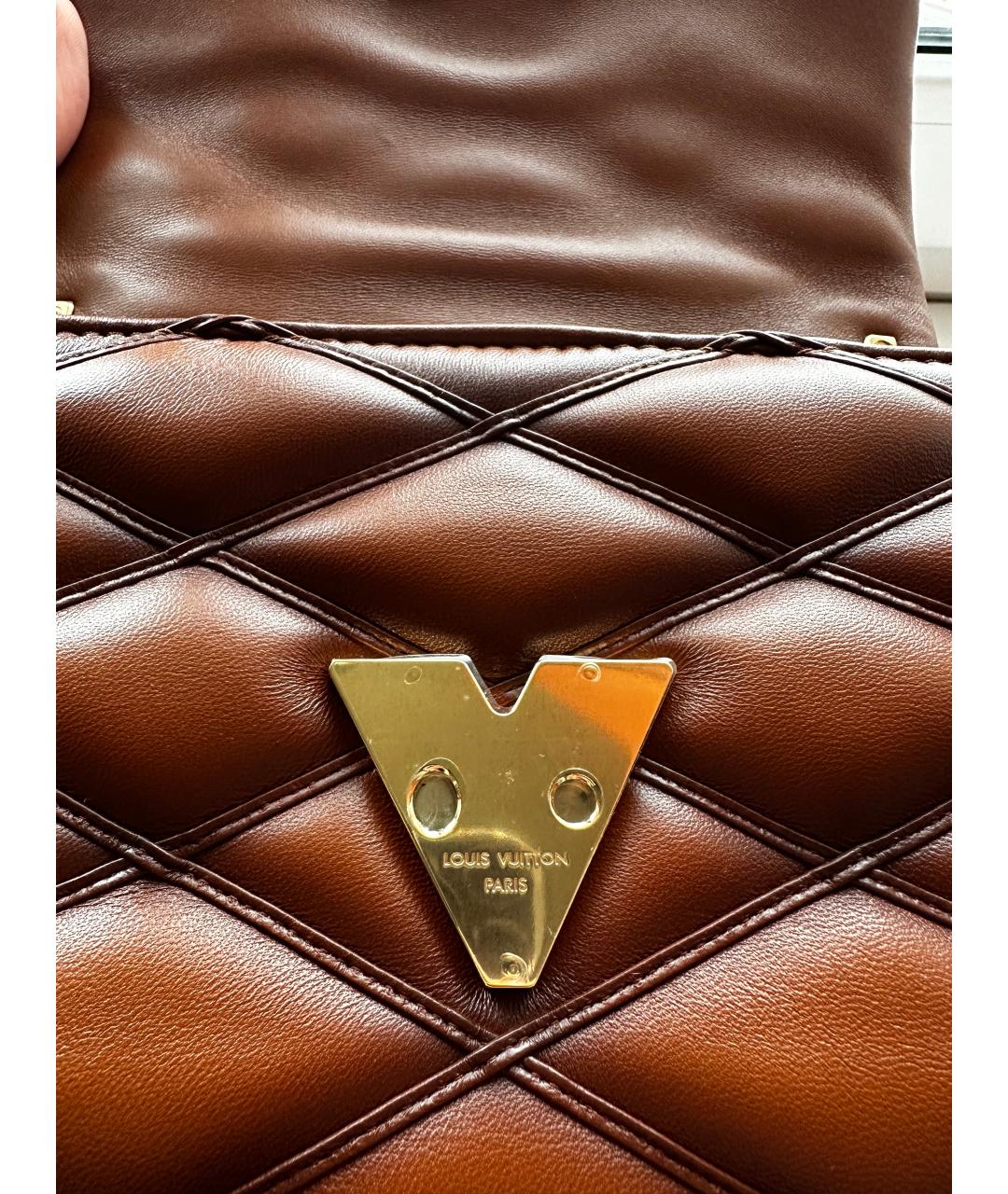 LOUIS VUITTON Коричневая кожаная сумка с короткими ручками, фото 6
