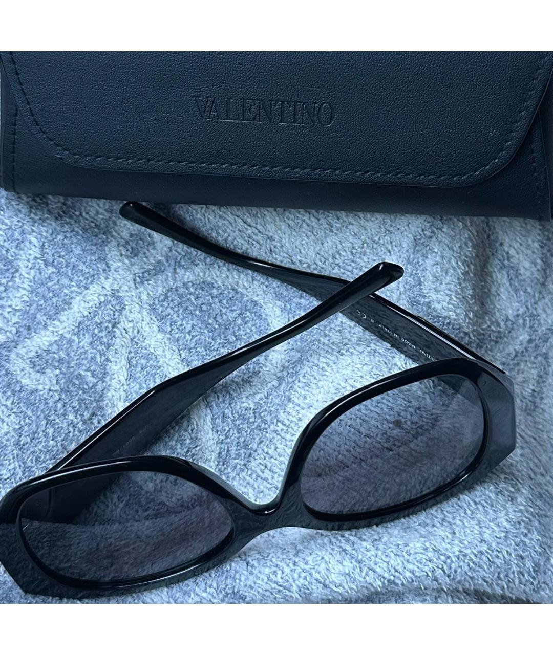 VALENTINO Черные пластиковые солнцезащитные очки, фото 6