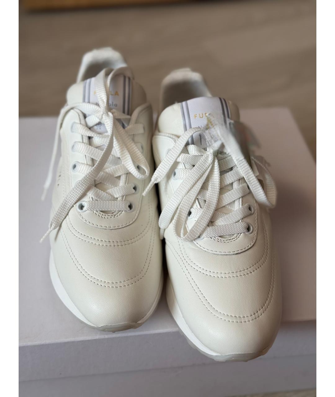 FURLA Белые кожаные кроссовки, фото 2