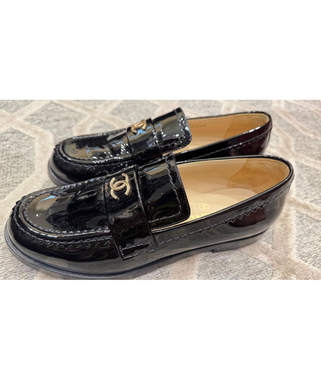 CHANEL Черные лоферы из лакированной кожи, фото 4