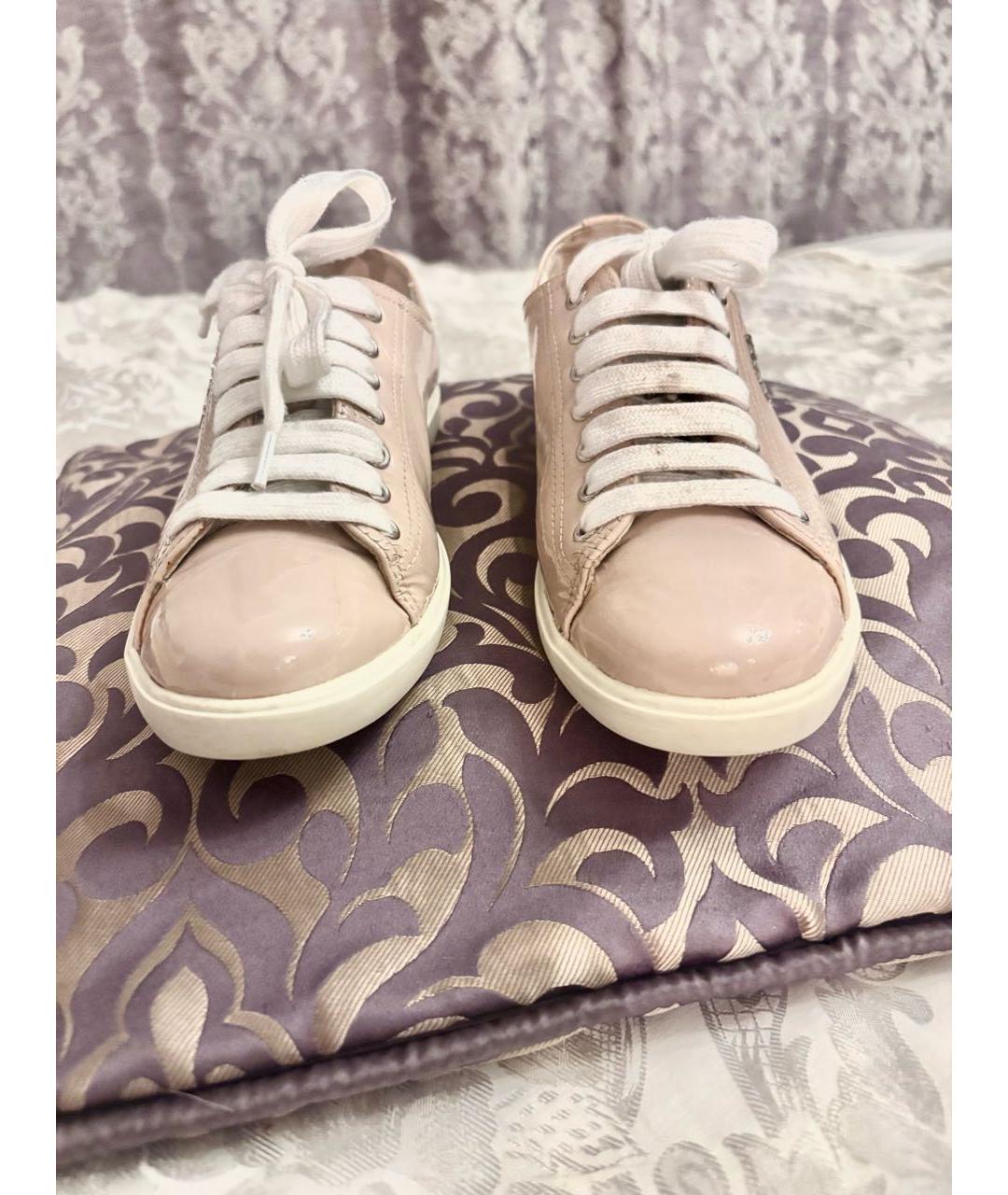 PRADA Бежевые кеды из лакированной кожи, фото 2