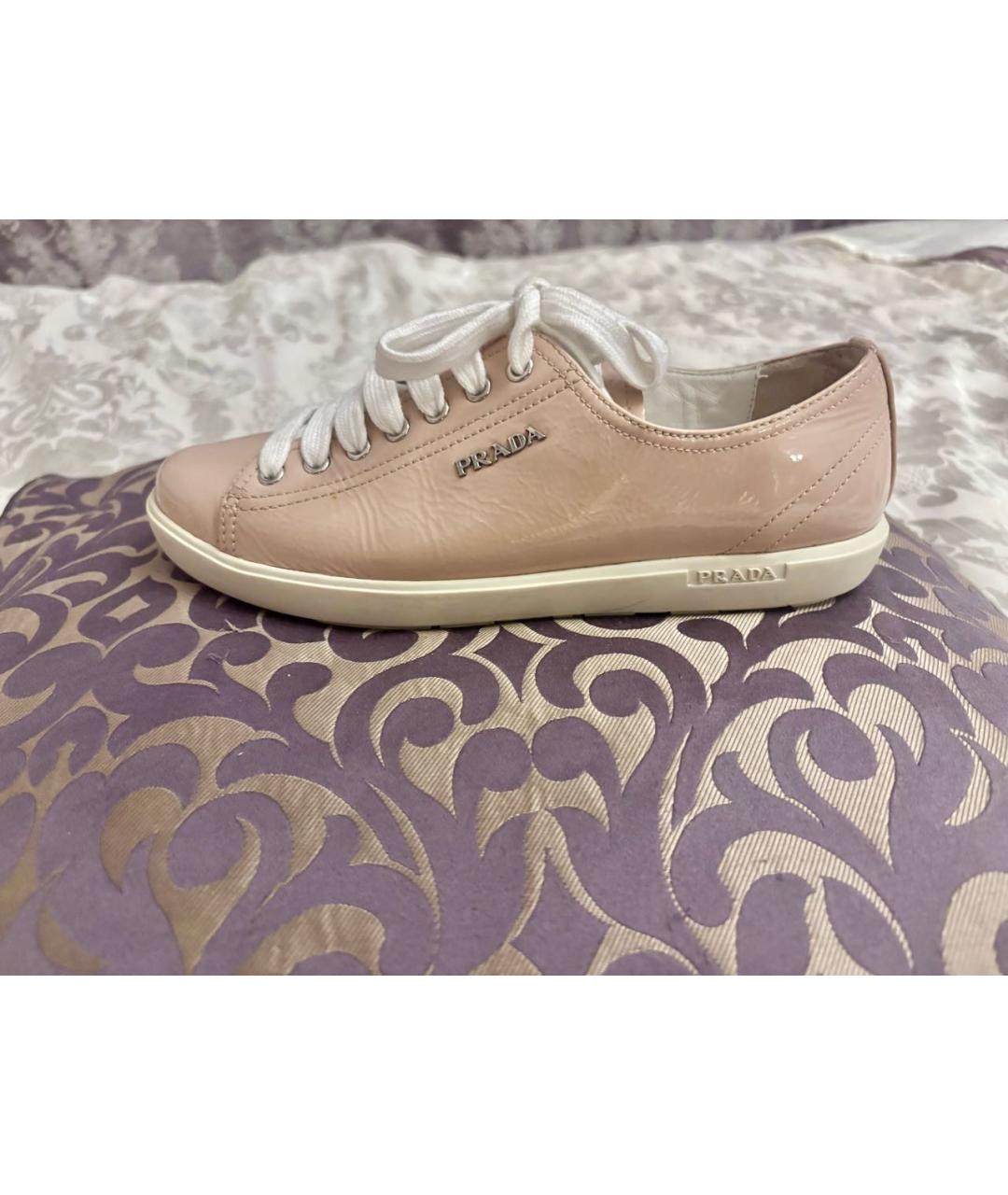 PRADA Бежевые кеды из лакированной кожи, фото 9