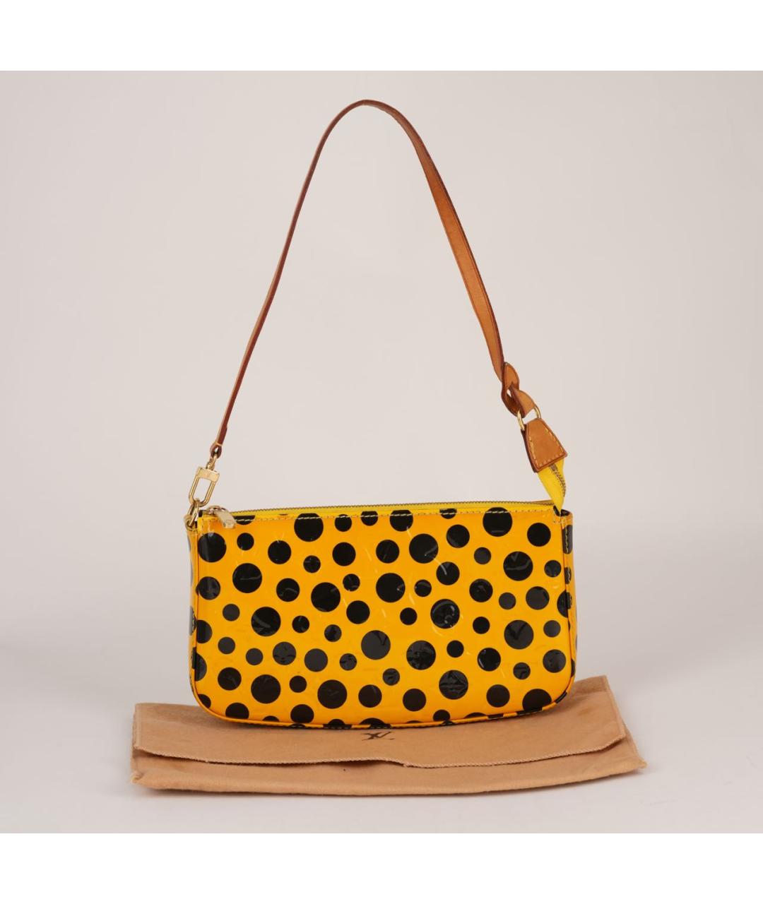 LOUIS VUITTON Желтая сумка через плечо из лакированной кожи, фото 2