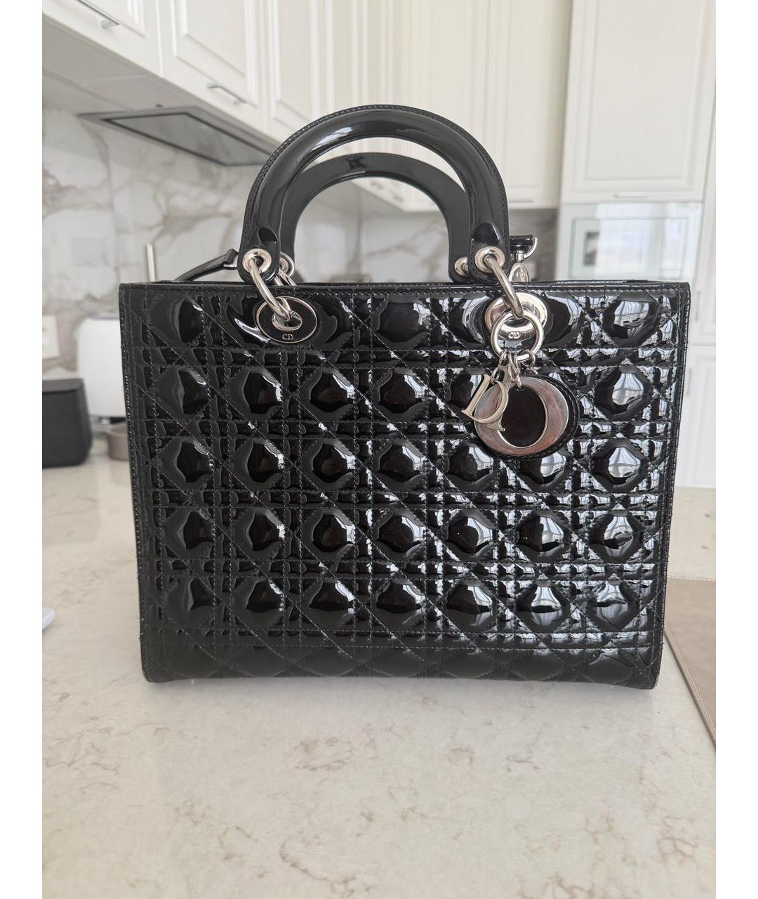 CHRISTIAN DIOR Черная сумка с короткими ручками из лакированной кожи, фото 5
