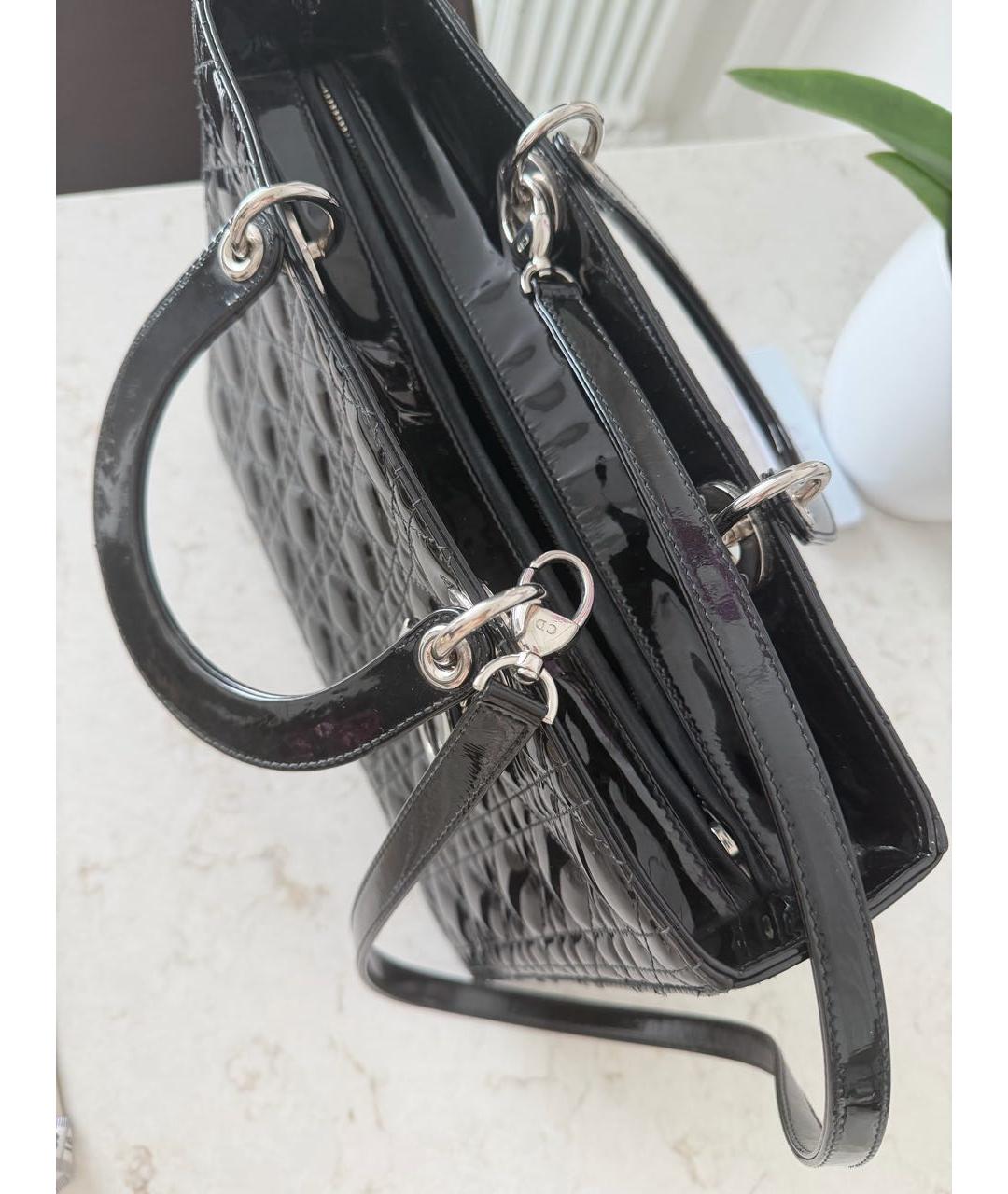 CHRISTIAN DIOR Черная сумка с короткими ручками из лакированной кожи, фото 4