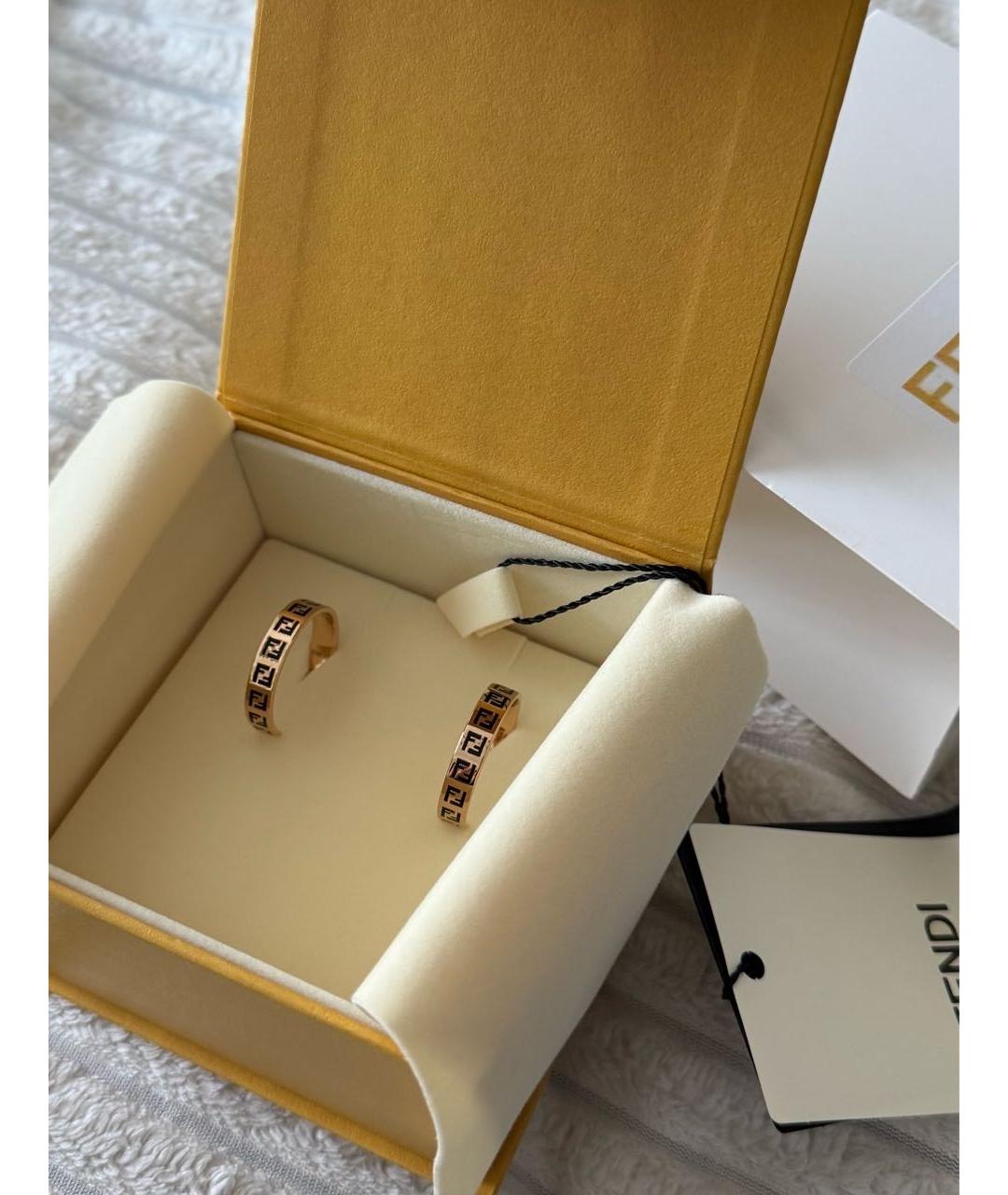 FENDI Золотые металлические серьги, фото 2