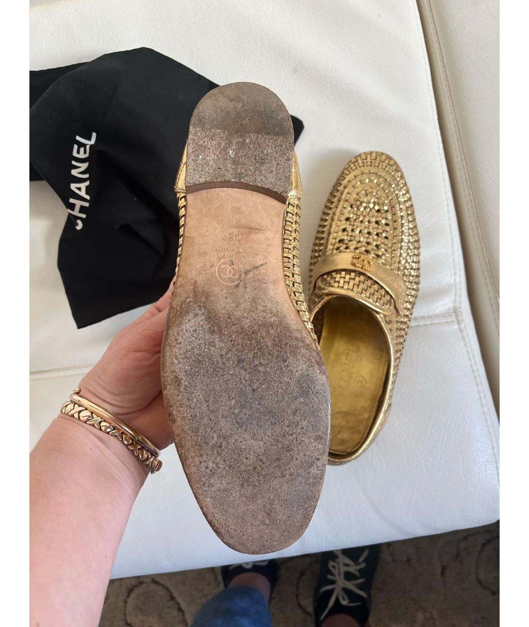 CHANEL Золотые кожаные лоферы, фото 6