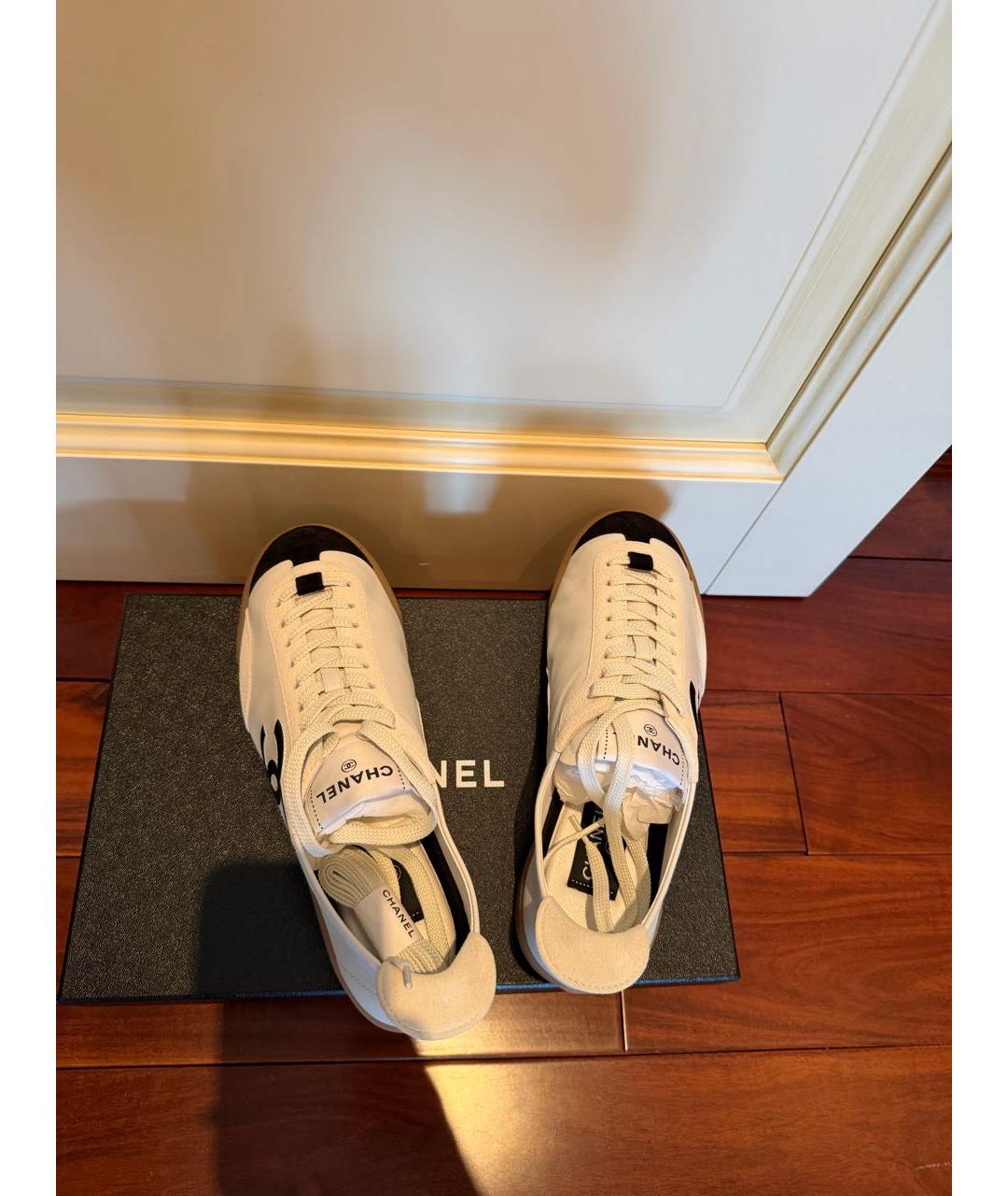 CHANEL Белые кожаные кеды, фото 3