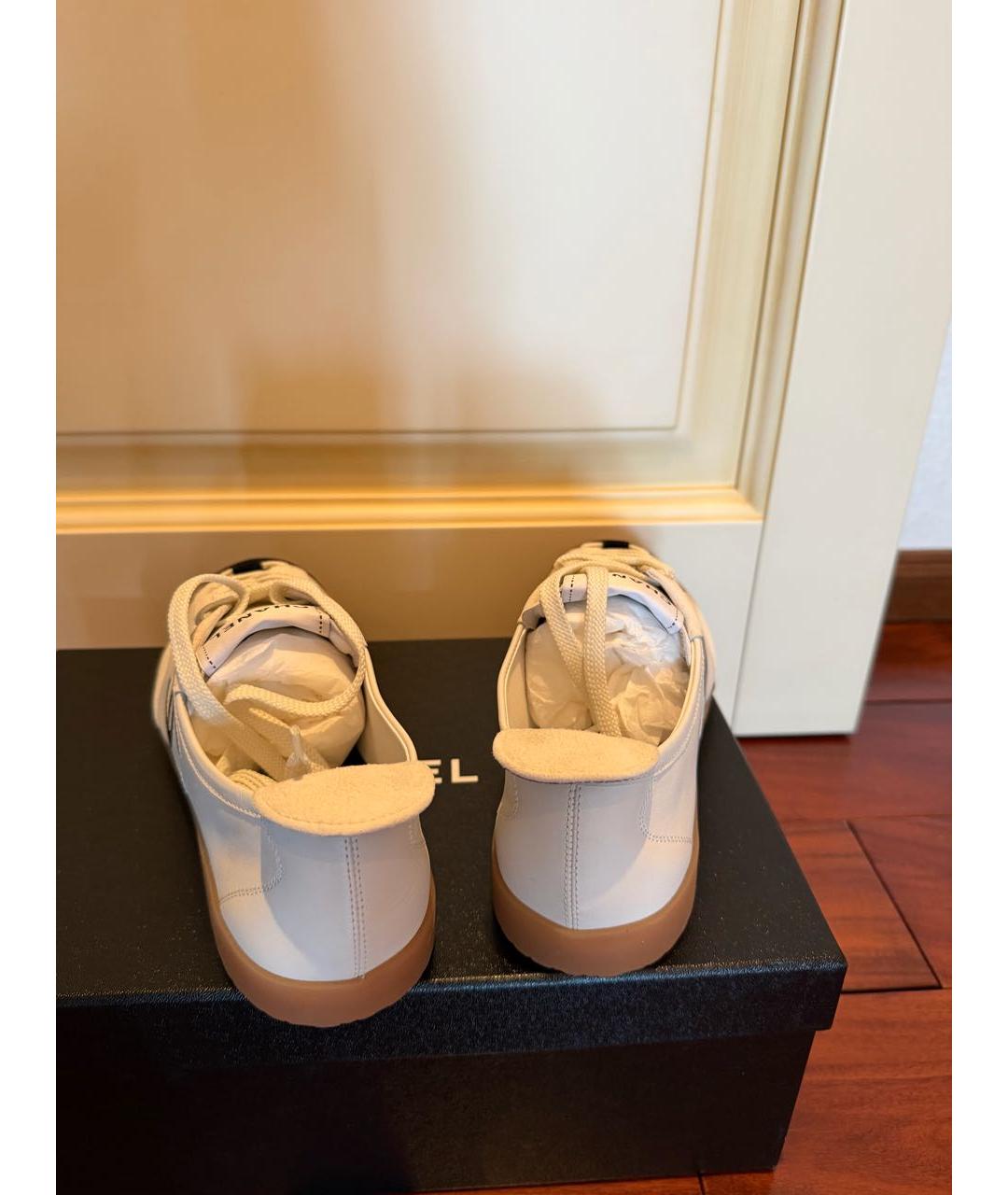 CHANEL Белые кожаные кеды, фото 4