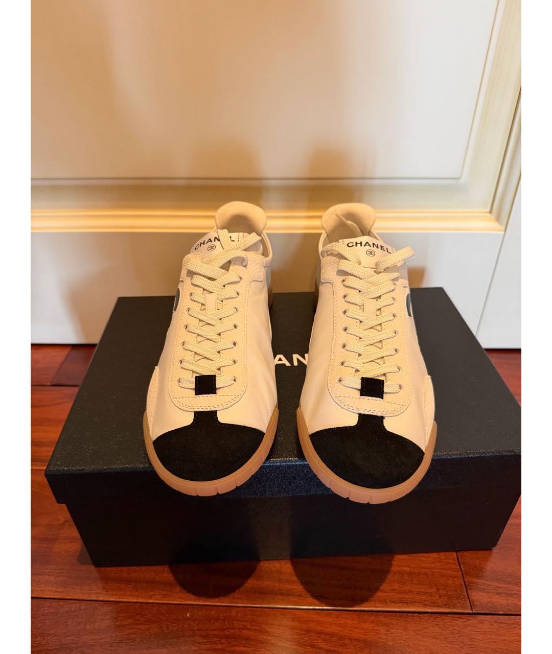 CHANEL Белые кожаные кеды, фото 2