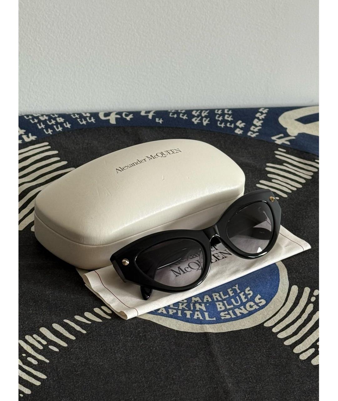 ALEXANDER MCQUEEN Черные солнцезащитные очки, фото 4