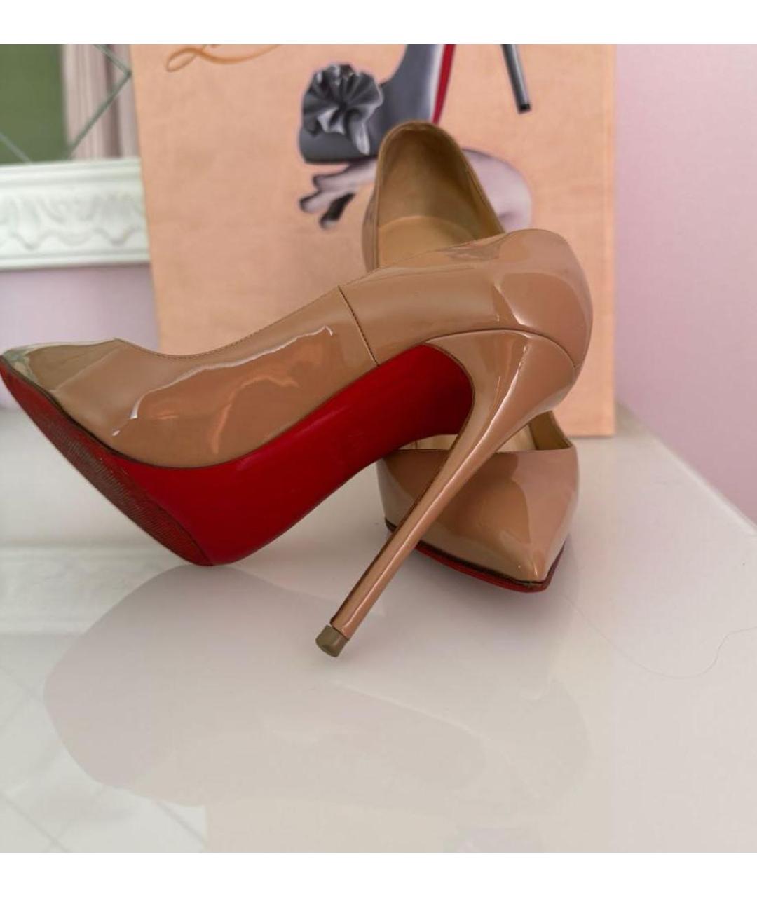 CHRISTIAN LOUBOUTIN Бежевые туфли из лакированной кожи, фото 3