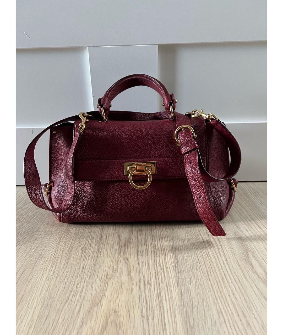 FERRAGAMO Бордовая кожаная сумка с короткими ручками, фото 9