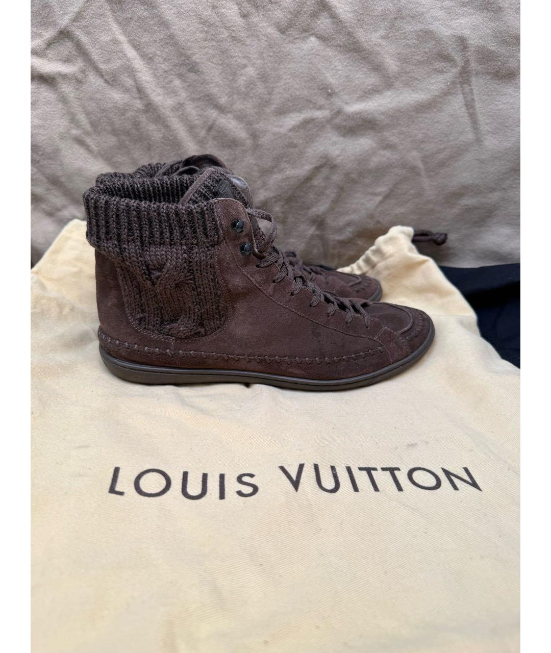 LOUIS VUITTON Коричневые замшевые полусапоги, фото 3