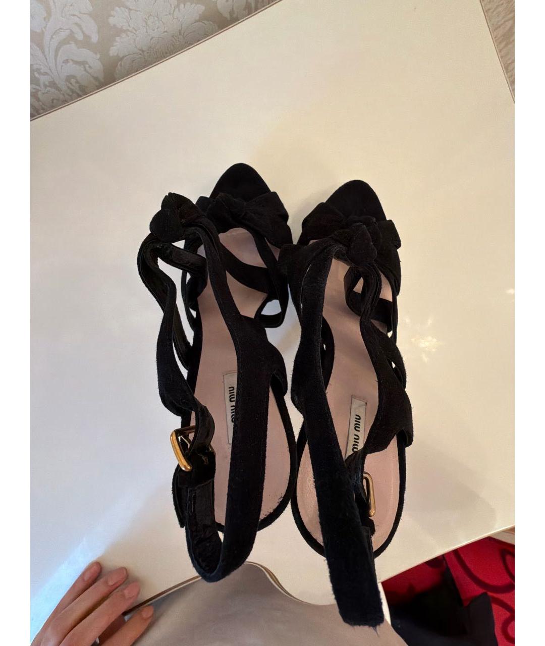 MIU MIU Черные замшевые босоножки, фото 3