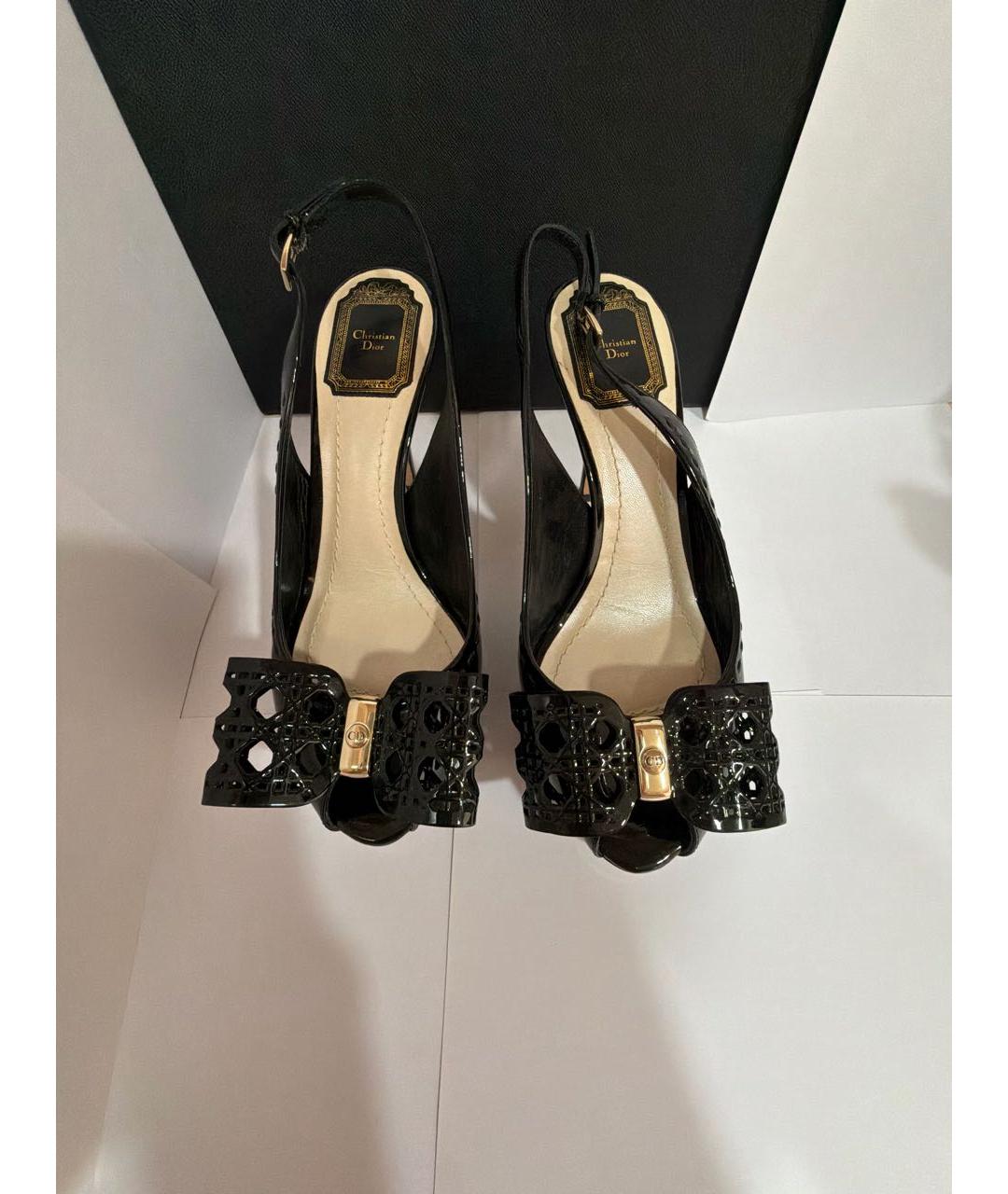 CHRISTIAN DIOR Черные босоножки из лакированной кожи, фото 2