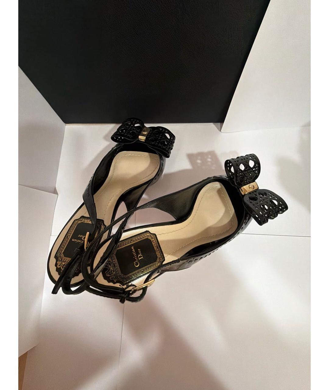 CHRISTIAN DIOR Черные босоножки из лакированной кожи, фото 6