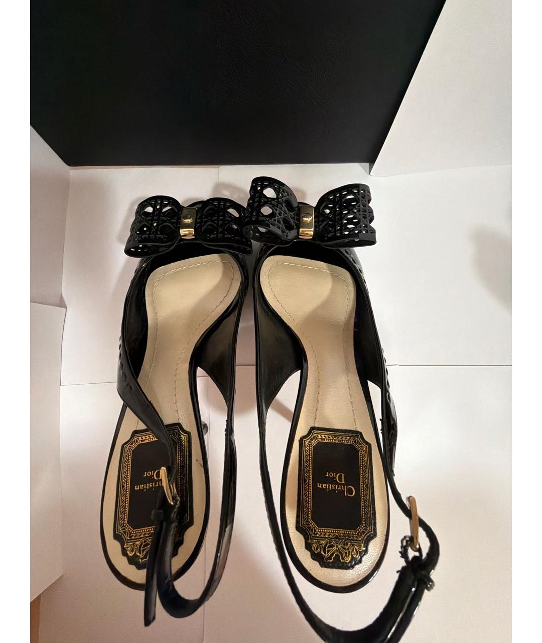 CHRISTIAN DIOR Черные босоножки из лакированной кожи, фото 3