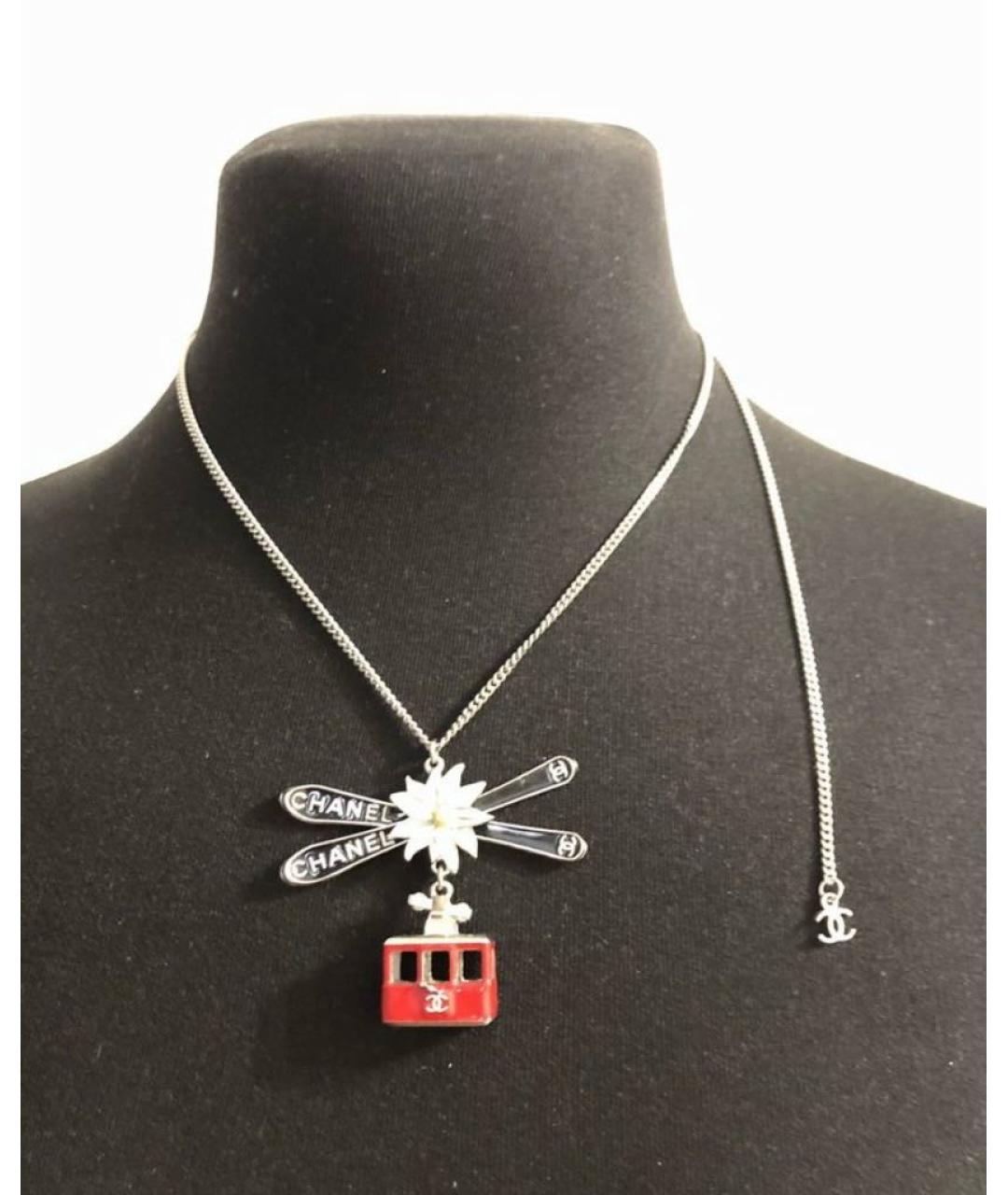 CHANEL Красная металлическая подвеска, фото 3