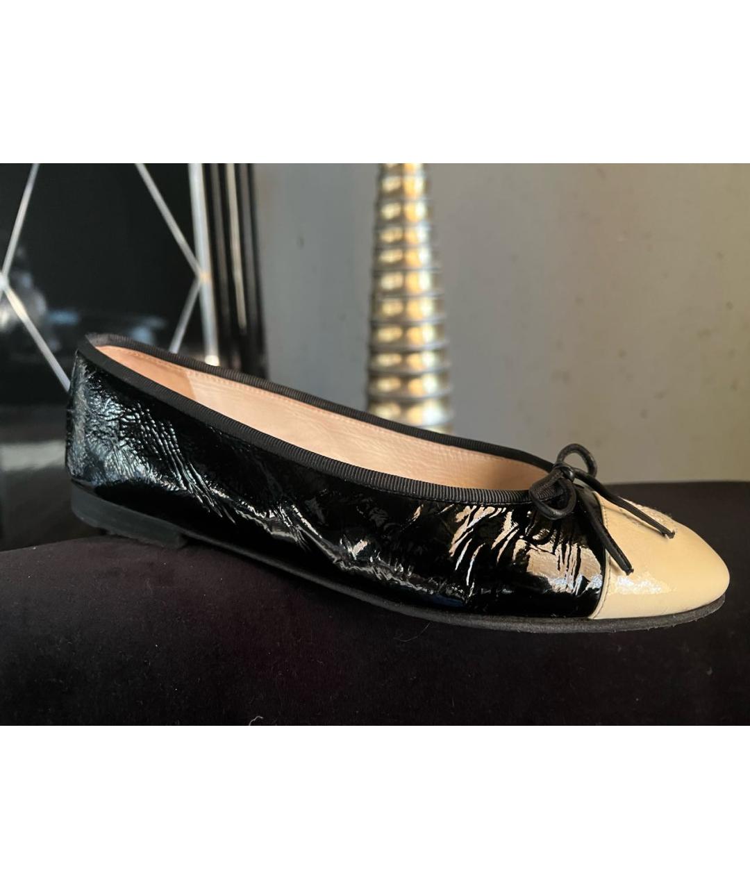 CHANEL Черные балетки из лакированной кожи, фото 9