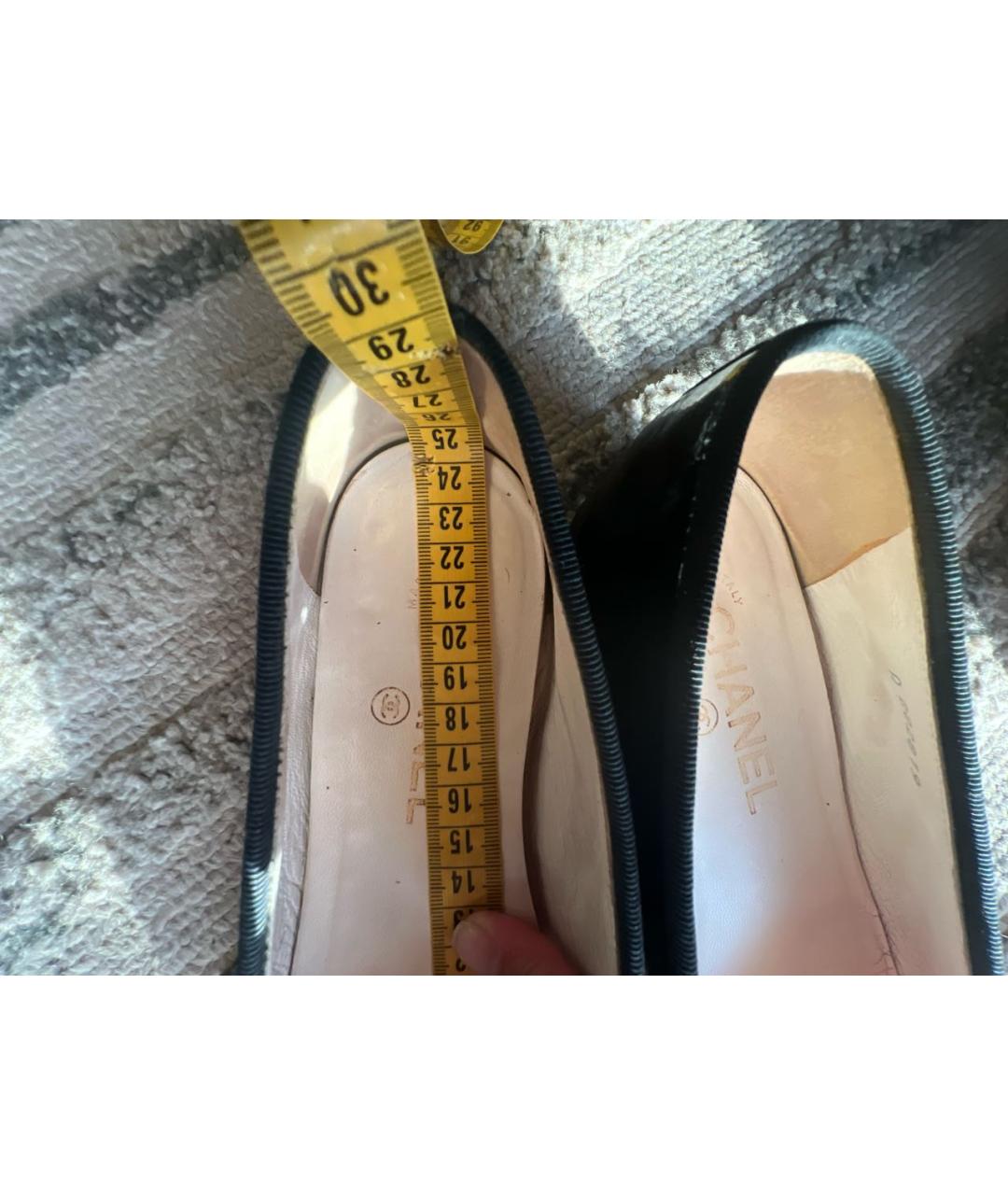 CHANEL Черные балетки из лакированной кожи, фото 8