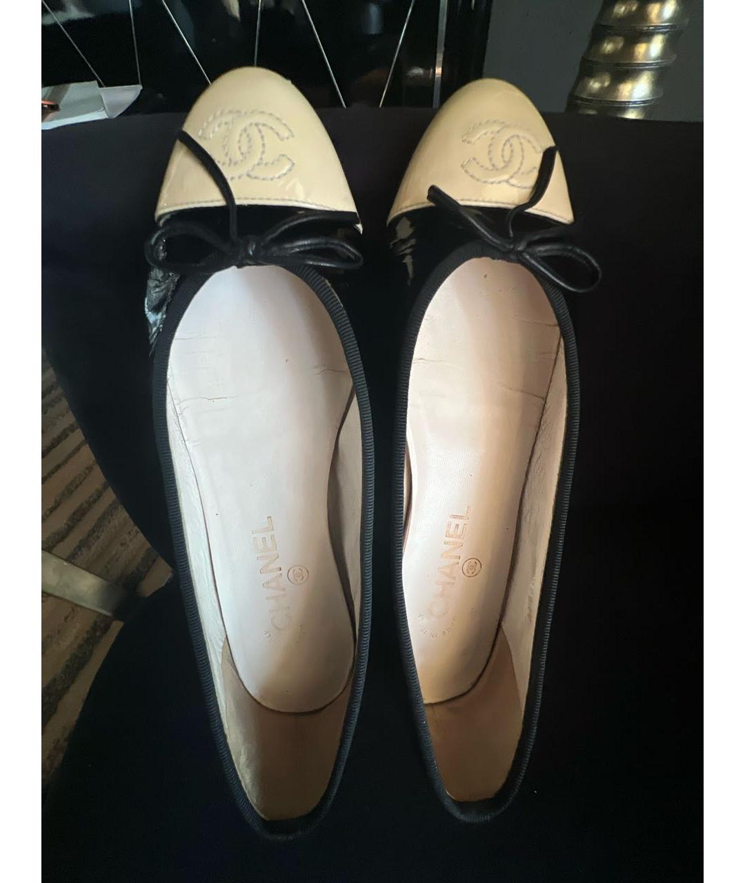 CHANEL Черные балетки из лакированной кожи, фото 3