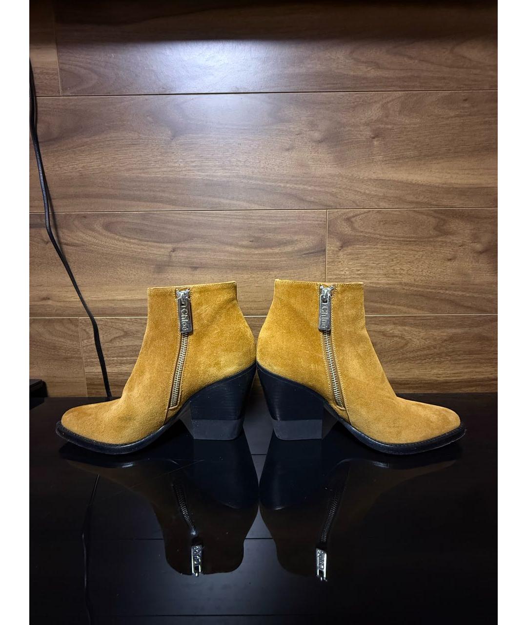 CHLOE Горчичные замшевые ботильоны, фото 5