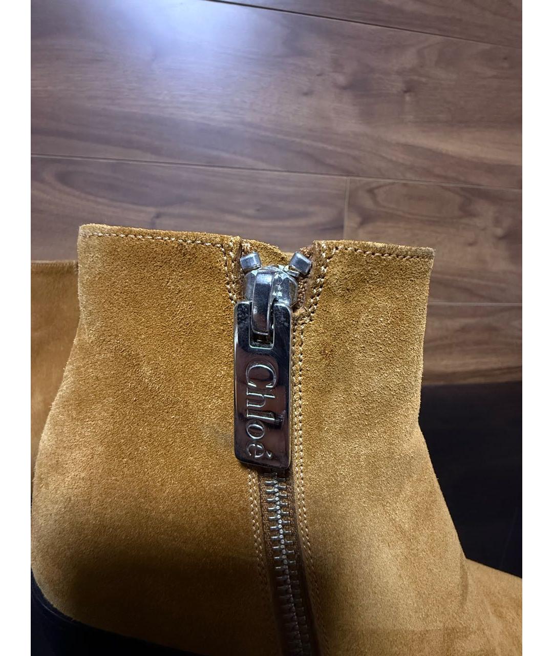 CHLOE Горчичные замшевые ботильоны, фото 6