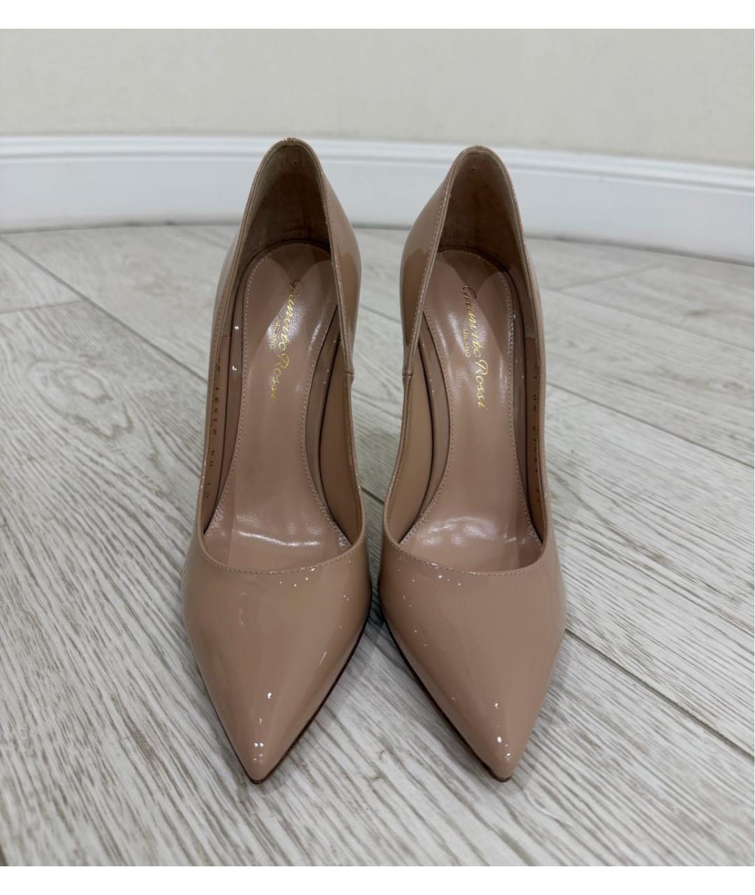 GIANVITO ROSSI Бежевые туфли из лакированной кожи, фото 2