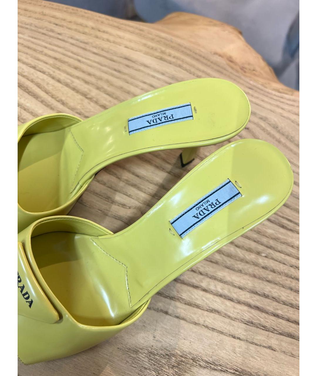 PRADA Желтые кожаные босоножки, фото 3