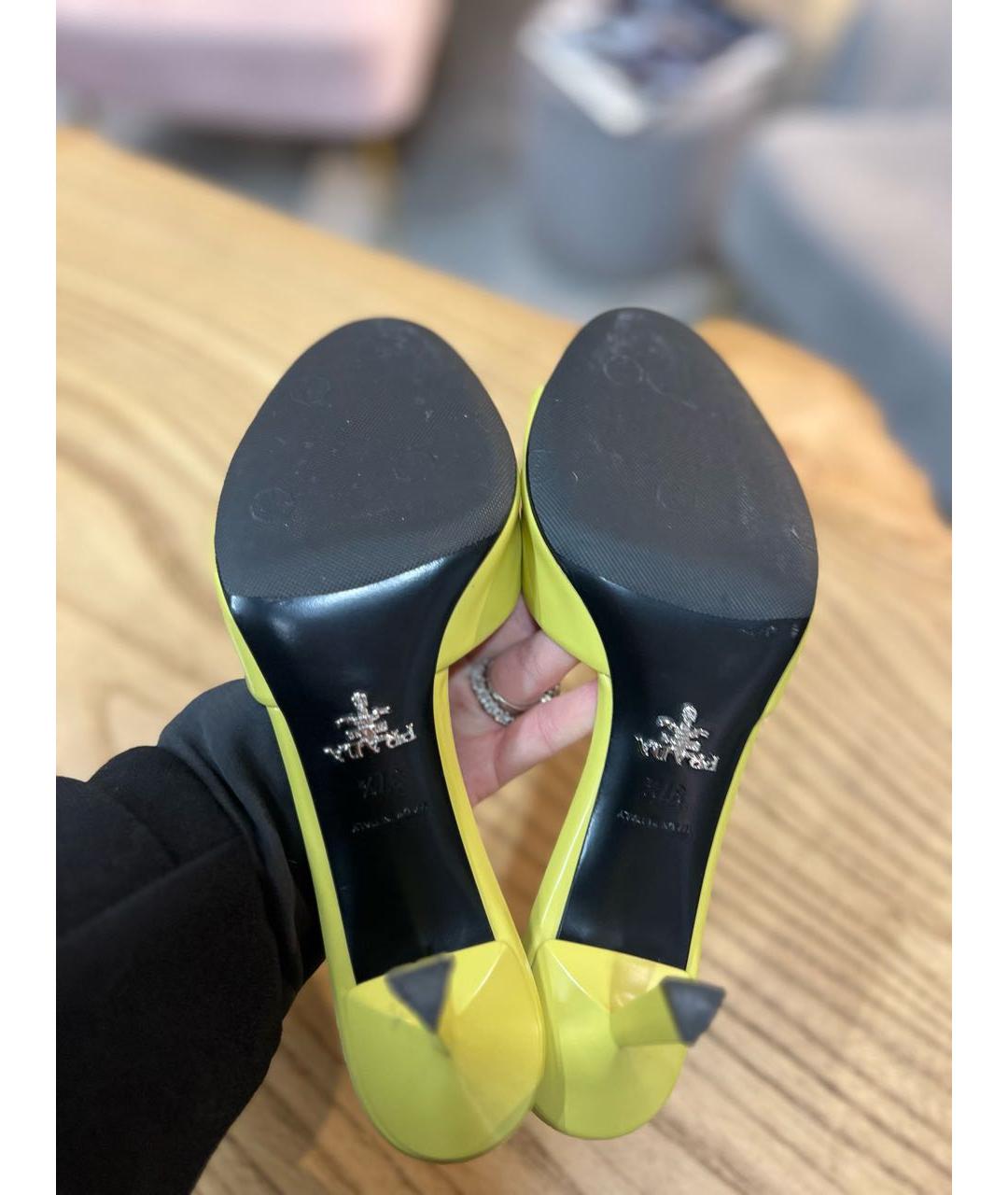 PRADA Желтые кожаные босоножки, фото 5