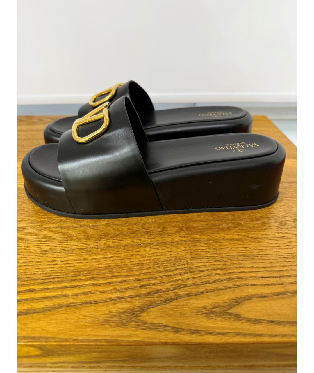 VALENTINO Черные кожаные шлепанцы, фото 2