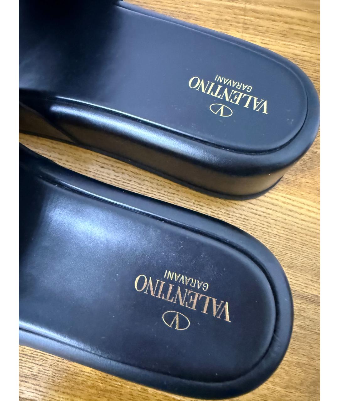 VALENTINO Черные кожаные шлепанцы, фото 5