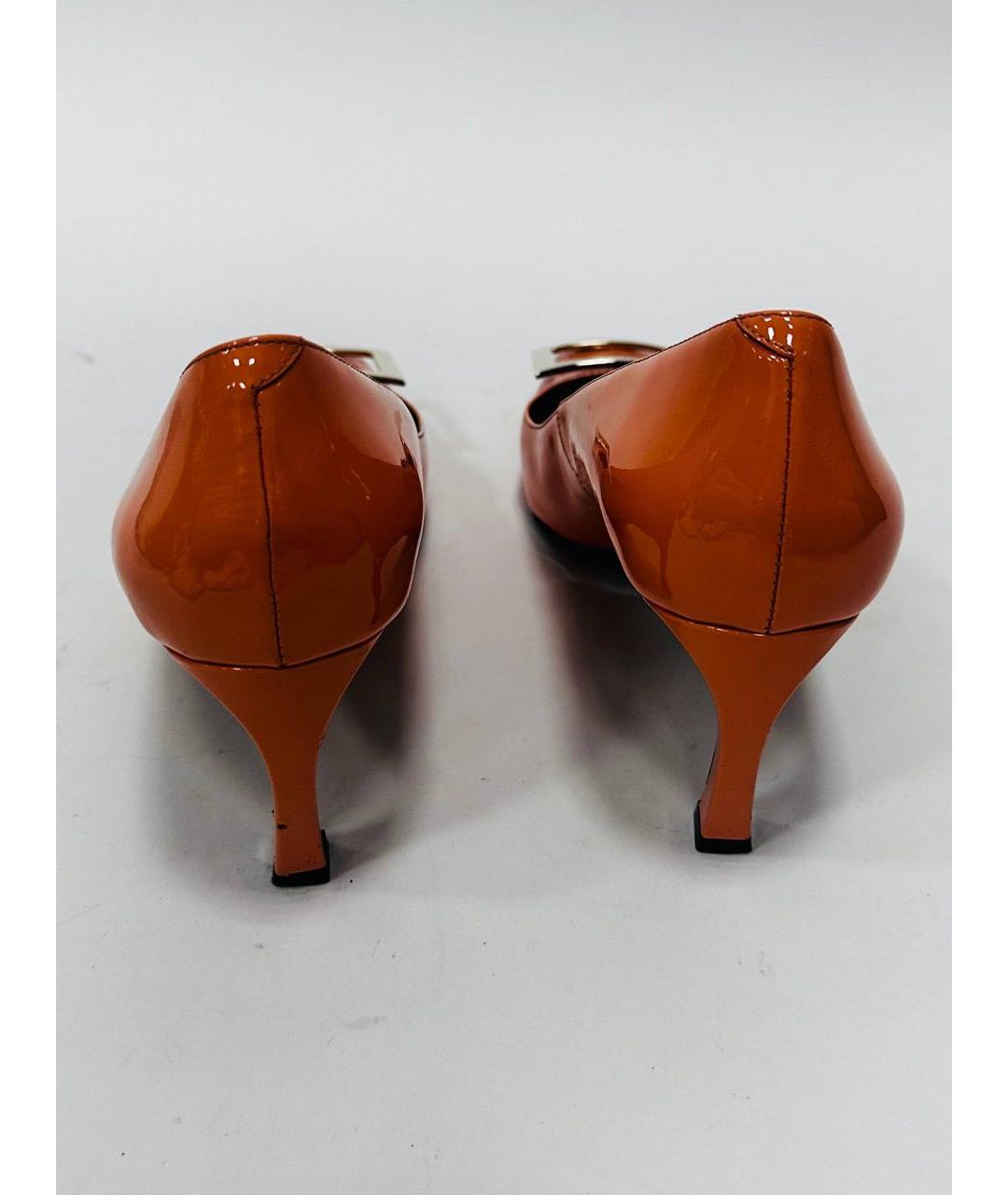 ROGER VIVIER Оранжевое туфли из лакированной кожи, фото 4