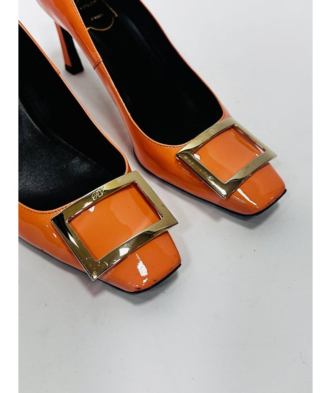 ROGER VIVIER Оранжевое туфли из лакированной кожи, фото 7