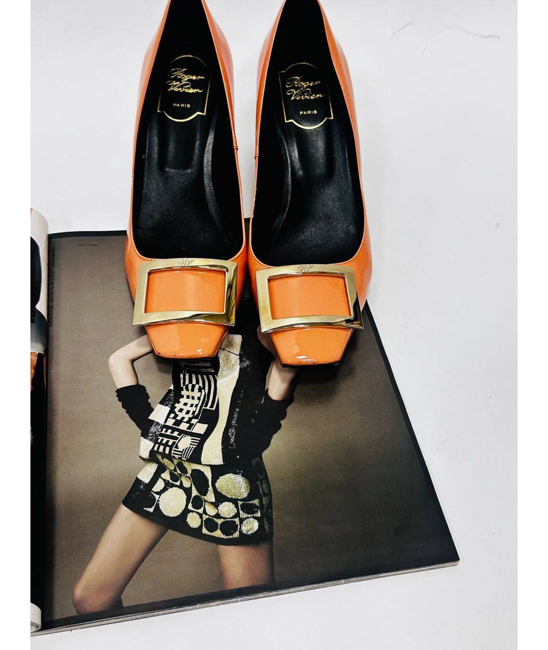 ROGER VIVIER Оранжевое туфли из лакированной кожи, фото 5