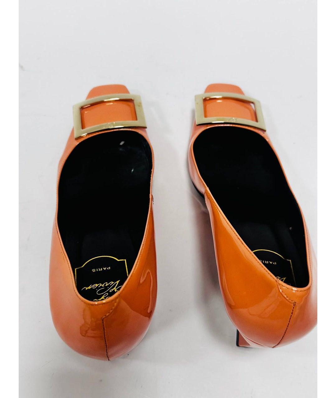 ROGER VIVIER Оранжевое туфли из лакированной кожи, фото 3