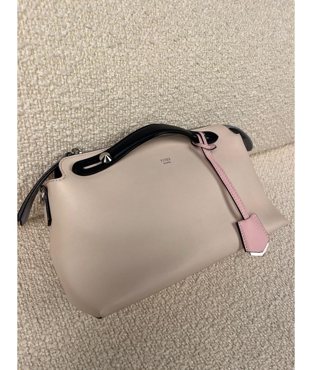 FENDI Бежевая кожаная сумка с короткими ручками, фото 2