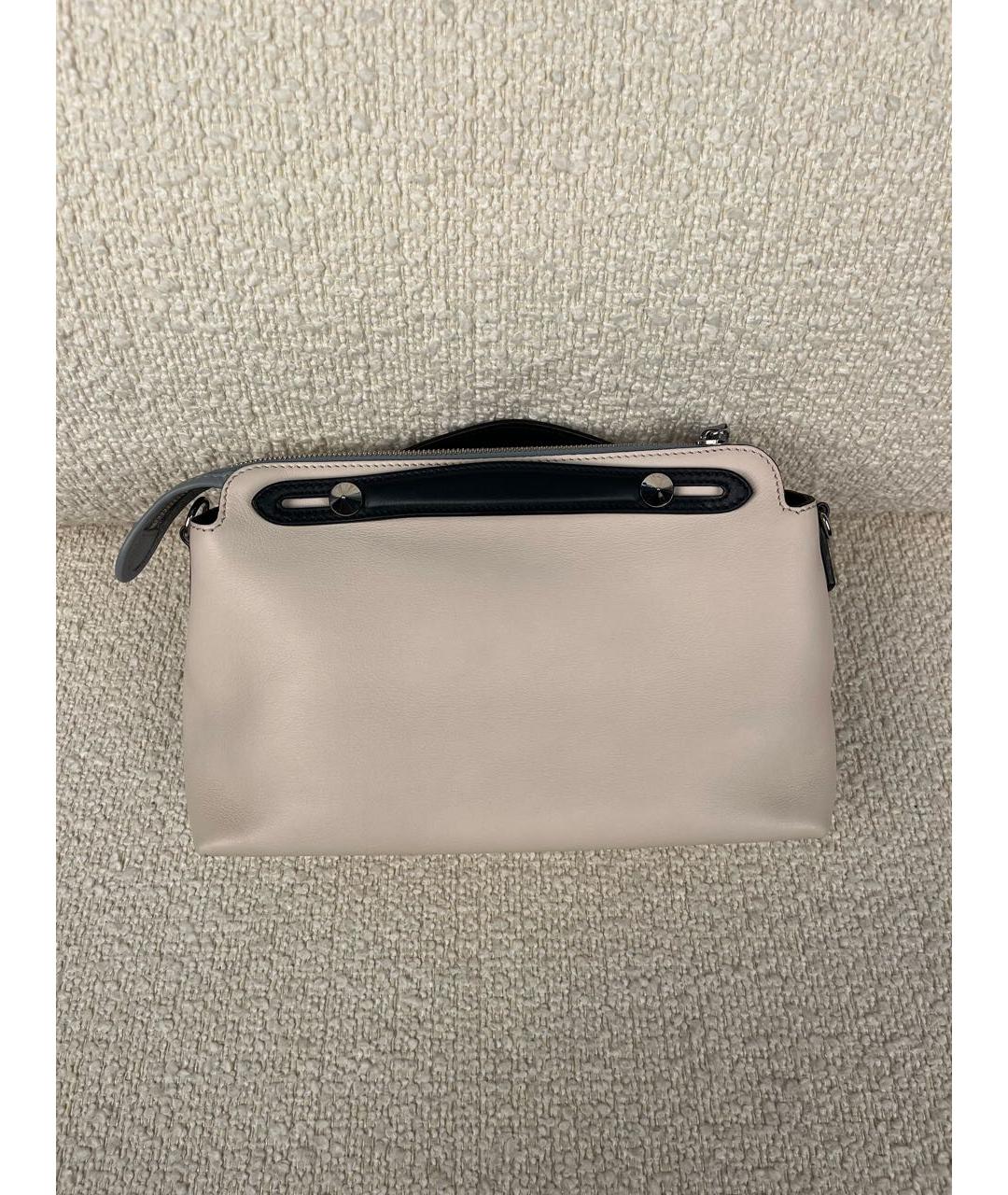 FENDI Бежевая кожаная сумка с короткими ручками, фото 3