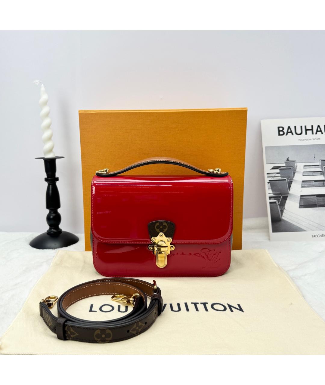 LOUIS VUITTON Красная сумка через плечо из лакированной кожи, фото 9