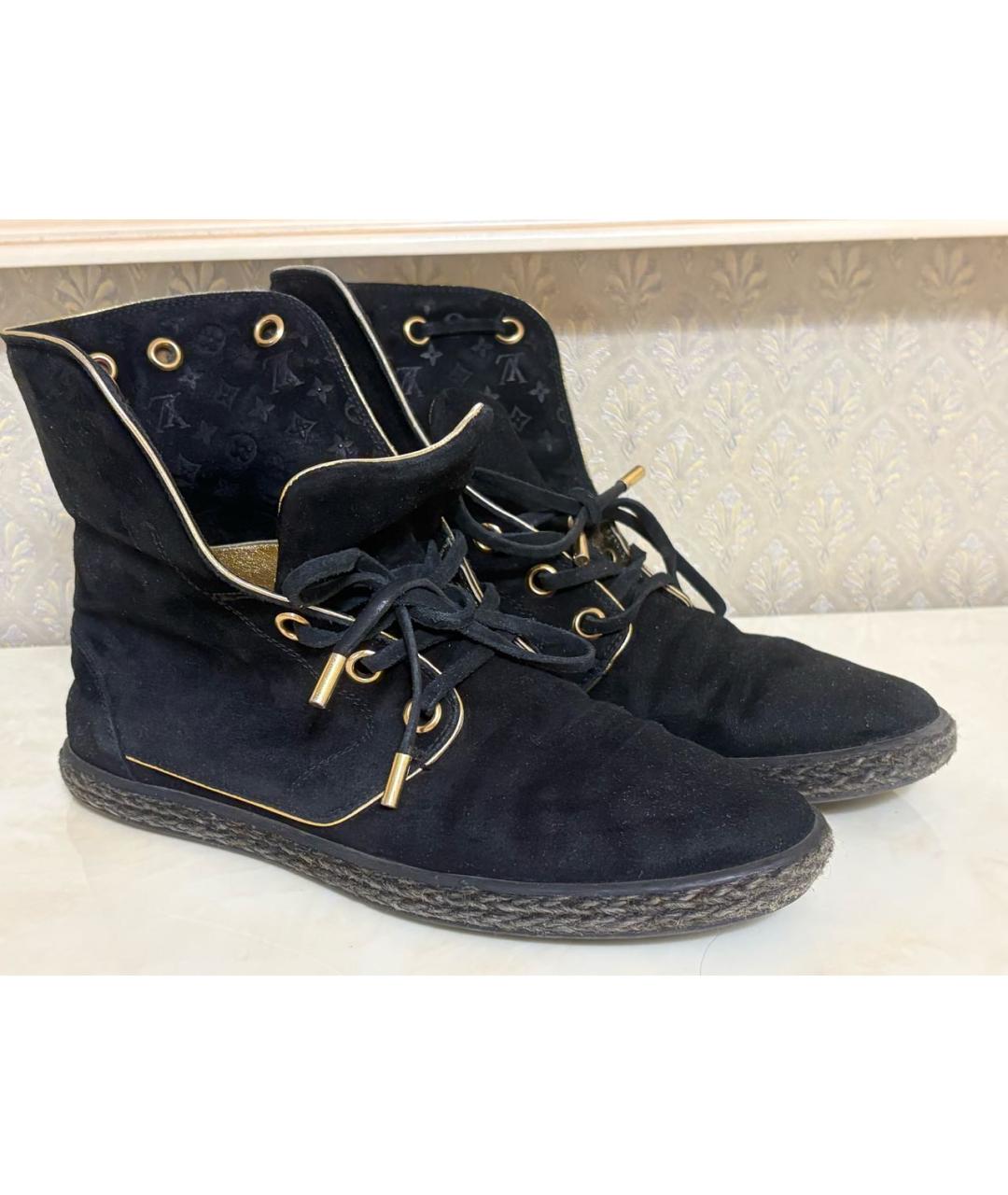 LOUIS VUITTON Черные замшевые ботинки, фото 9
