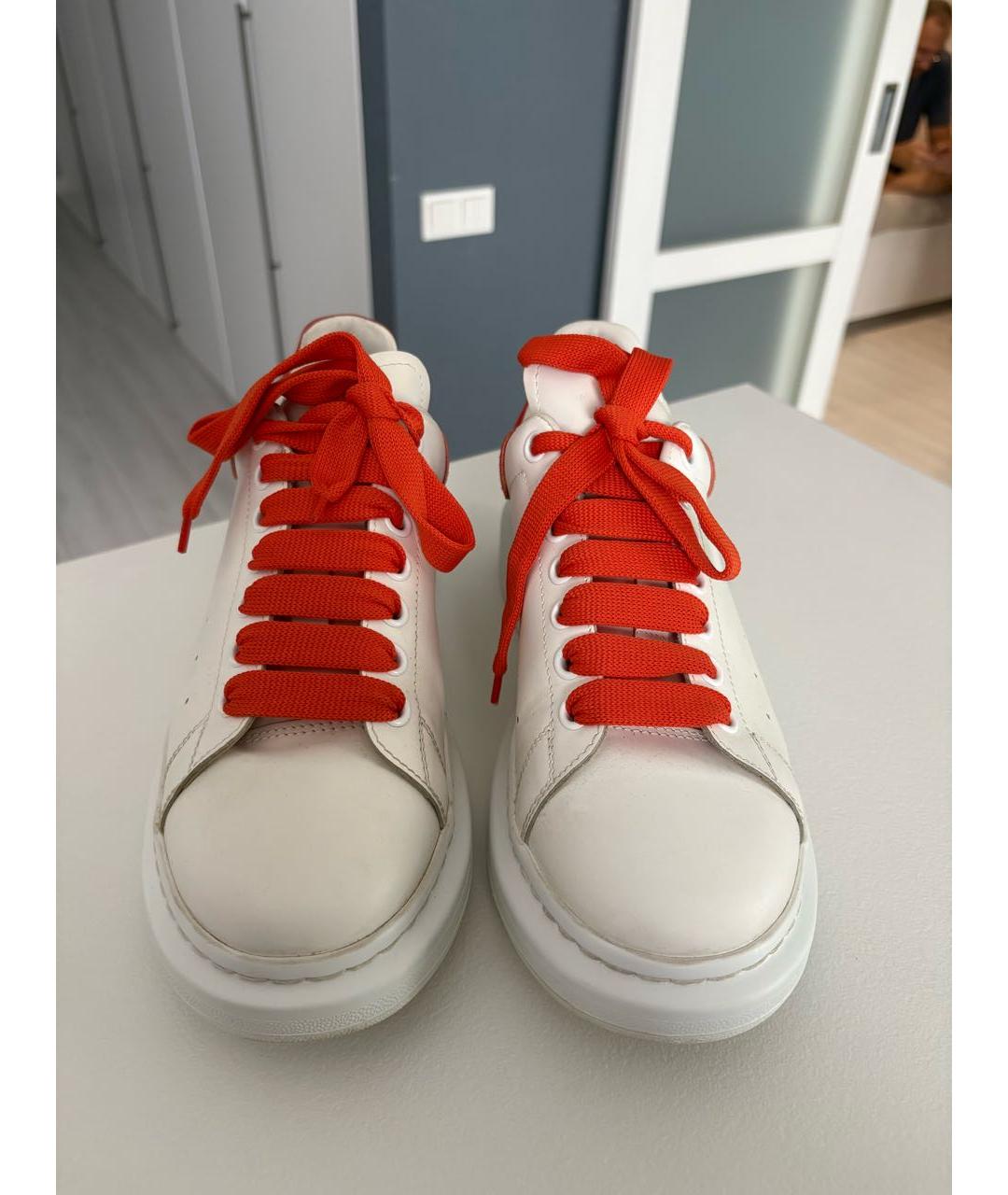 ALEXANDER MCQUEEN Белые кожаные низкие кроссовки / кеды, фото 3