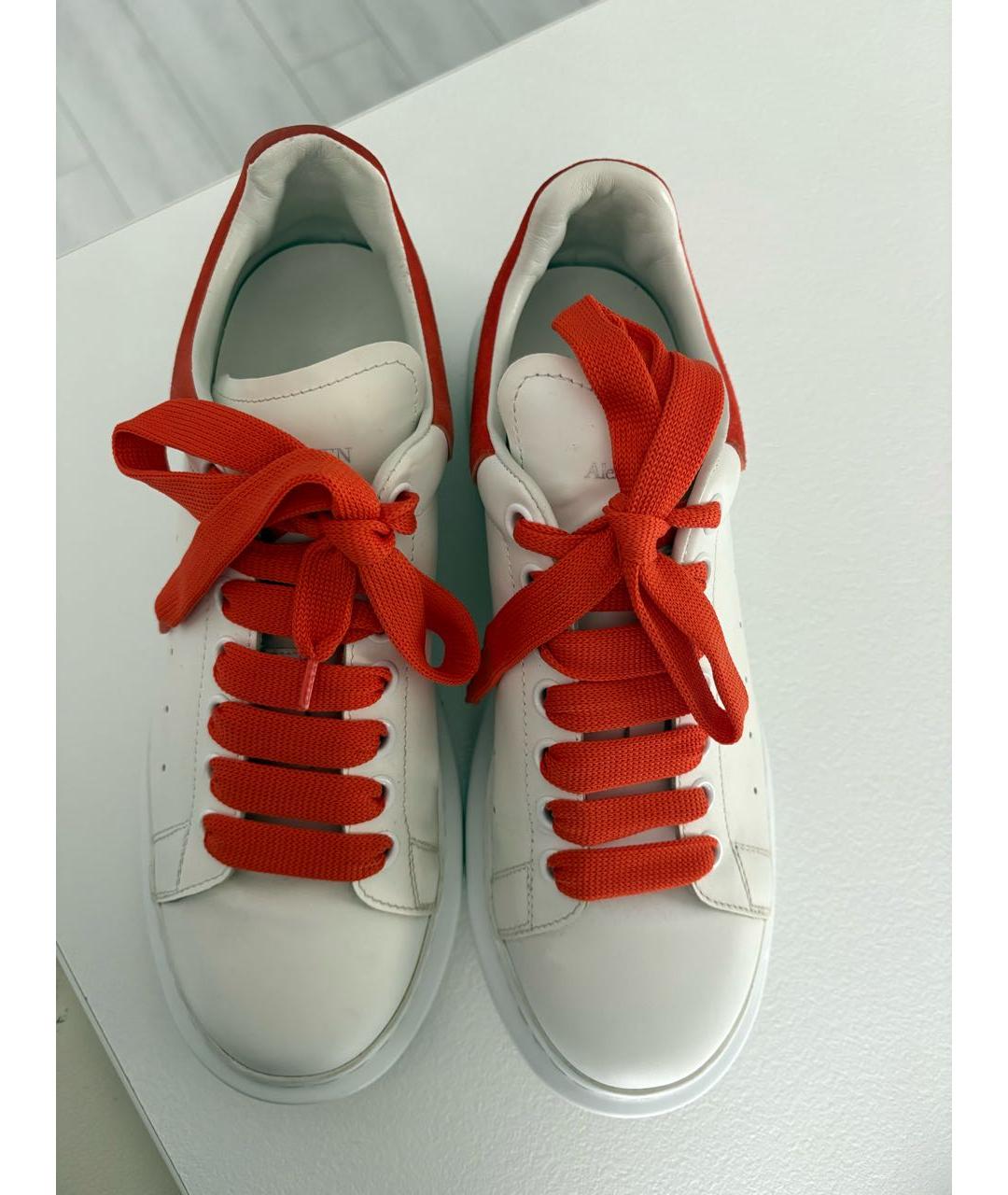 ALEXANDER MCQUEEN Белые кожаные низкие кроссовки / кеды, фото 2