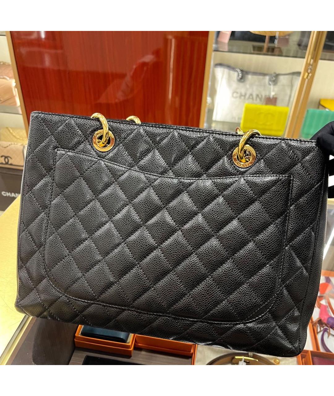 CHANEL Черная кожаная сумка тоут, фото 5