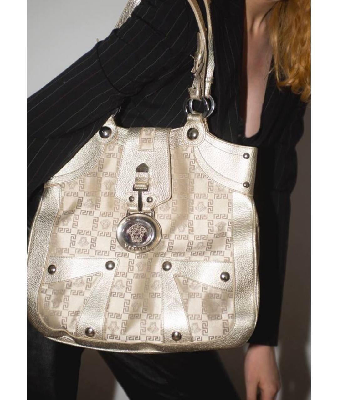 VERSACE Золотая кожаная сумка с короткими ручками, фото 8